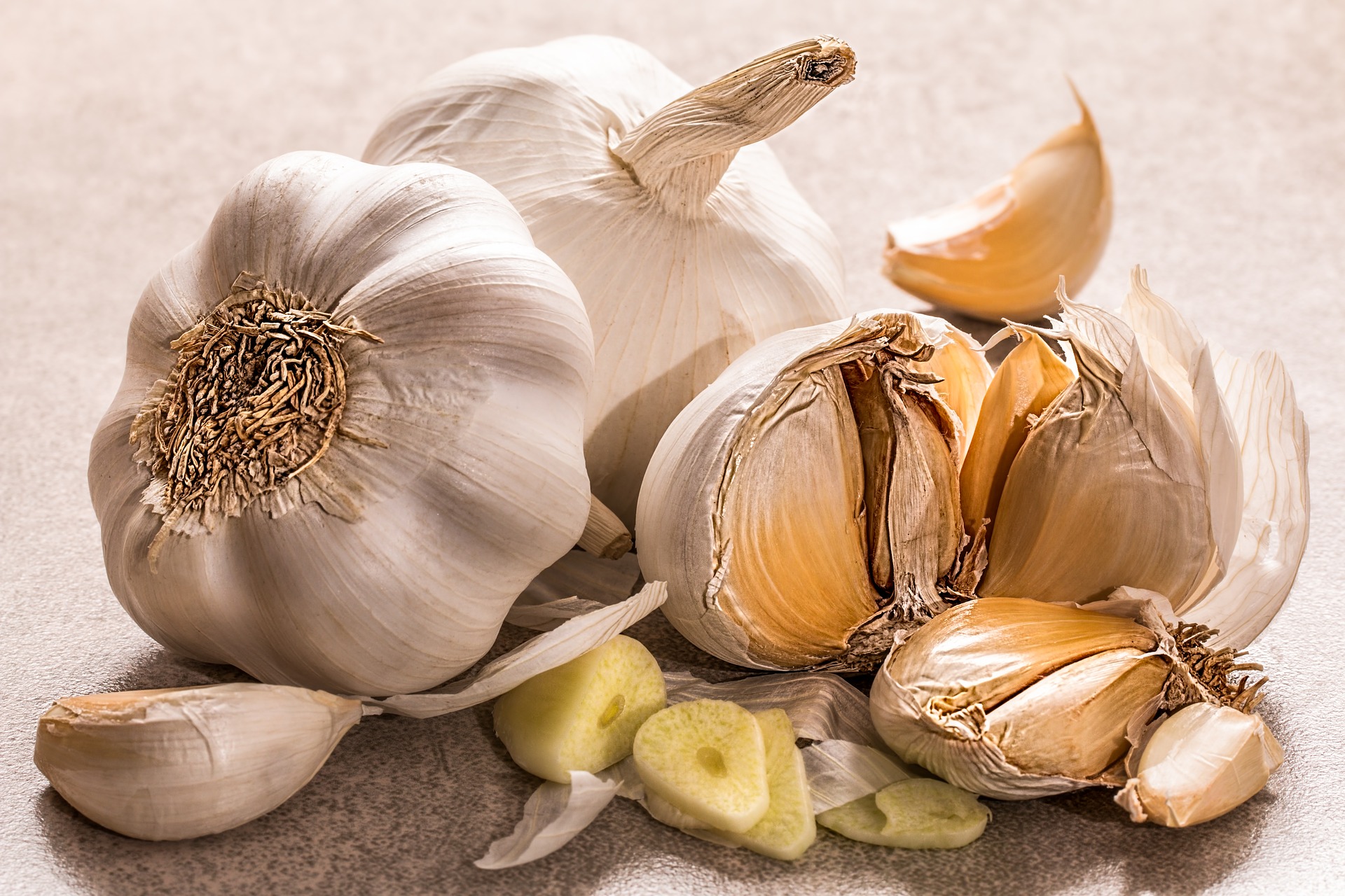 10 Amazing Science-backed Health Benefits of Garlic